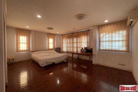Casa de 5 dormitorios en Bangkok, Tailandia № 203041 - foto 5