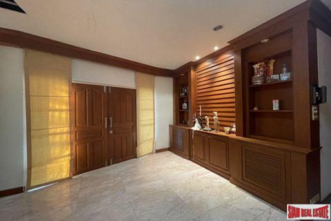 Casa de 5 dormitorios en Bangkok, Tailandia № 203041 - foto 3