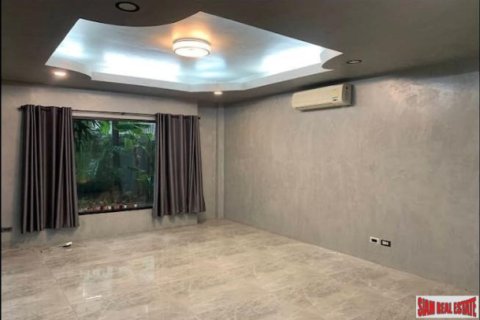 Casa de 3 dormitorios en Bangkok, Tailandia № 203038 - foto 3