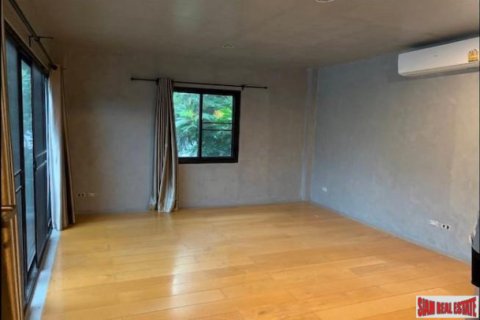 Casa de 3 dormitorios en Bangkok, Tailandia № 203038 - foto 5