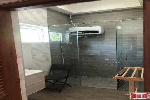 Casa de 3 dormitorios en Pattaya, Tailandia № 203039 - foto 4