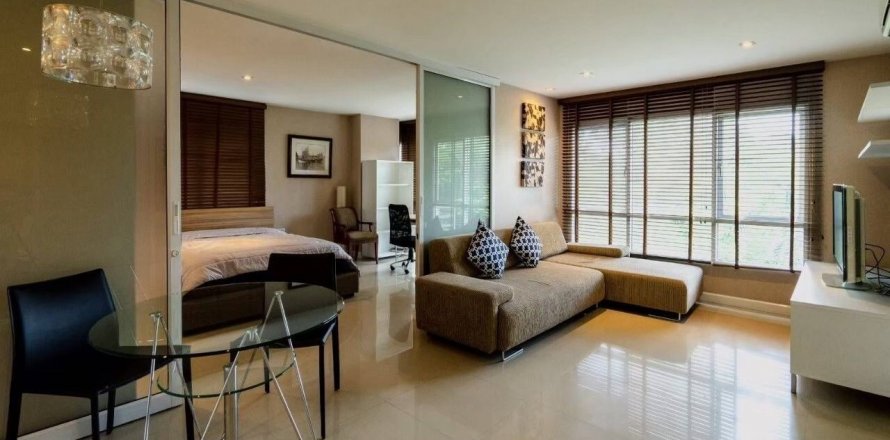 Studio in the Condo in Khlong Toei, Bangkok, Thailand № 142090