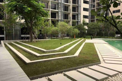 Condominio de 1 dormitorio en Thonburi, Bangkok, Tailandia № 183251 - foto 2