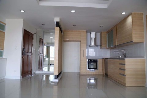 Condominio de 2 dormitorios en Bang Rak, Bangkok, Tailandia № 54189 - foto 2