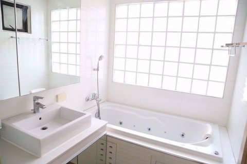 Condominio de 2 dormitorios en Bang Rak, Bangkok, Tailandia № 54189 - foto 9