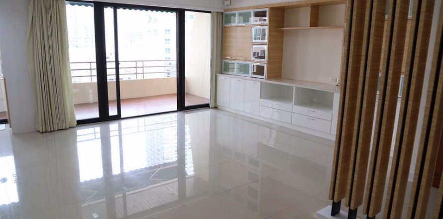 Condominio de 2 dormitorios en Bang Rak, Bangkok, Tailandia № 54189
