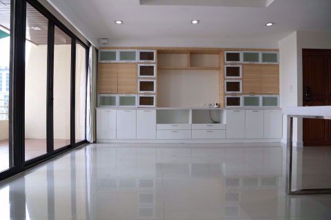 Condominio de 2 dormitorios en Bang Rak, Bangkok, Tailandia № 54189 - foto 3