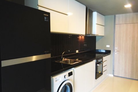 Condominio de 1 dormitorio en Bangkok, Tailandia № 144093 - foto 4