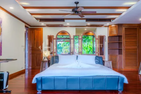 Casa de 3 dormitorios en Patong, Tailandia № 205936 - foto 14