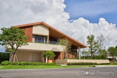 House in Pattaya, Thailand 4 bedrooms № 163987