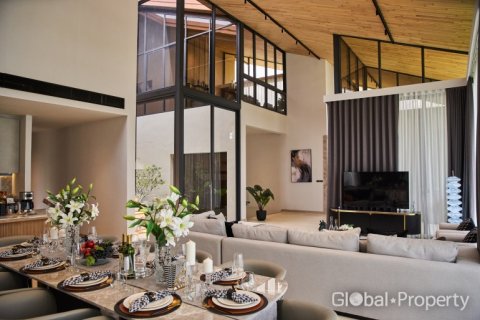 Casa de 4 dormitorios en Pattaya, Tailandia № 163986 - foto 3