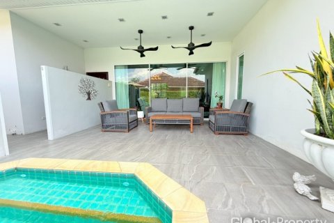 Casa de 5 dormitorios en Pattaya, Tailandia № 163989 - foto 5