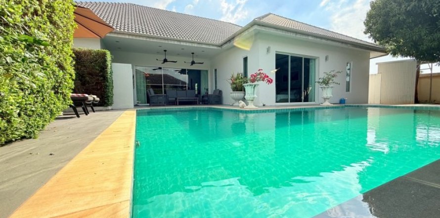 Casa de 5 dormitorios en Pattaya, Tailandia № 163989