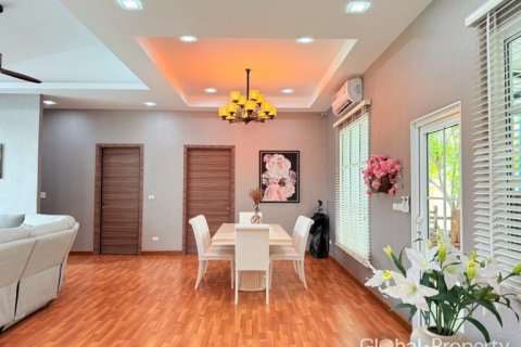 Casa de 5 dormitorios en Pattaya, Tailandia № 163989 - foto 21