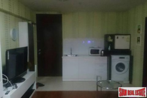 Apartamento de 1 dormitorio en Lat Phrao, Bangkok, Tailandia № 202564 - foto 3
