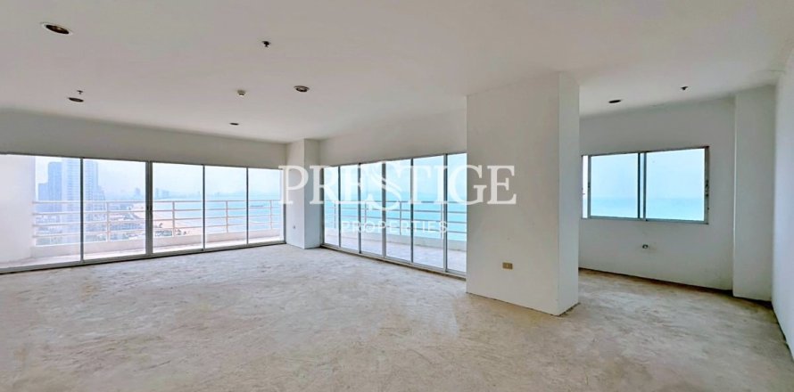 Condo in Pattaya, Thailand, 3 bedrooms  № 197613