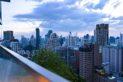 Ático de 3 dormitorios en Bangkok, Tailandia № 180756 - foto 10