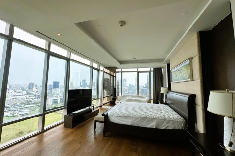 Ático de 3 dormitorios en Bangkok, Tailandia № 180751 - foto 15