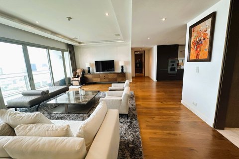 Ático de 3 dormitorios en Bangkok, Tailandia № 180751 - foto 3