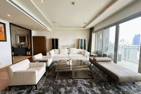 Ático de 3 dormitorios en Bangkok, Tailandia № 180751 - foto 2