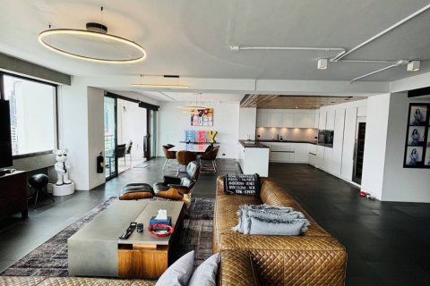Condo in Bangkok, Thailand, 3 bedrooms  № 180755