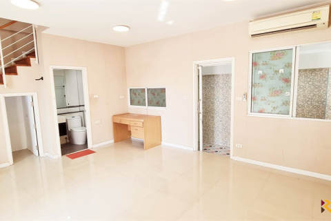 Townhouse in Bangkok, Thailand 4 bedrooms № 189699