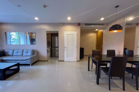 Condominio de 2 dormitorios en Watthana, Bangkok, Tailandia № 68325 - foto 2