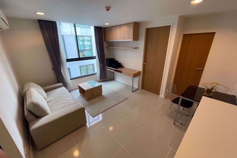 Condominio de 1 dormitorio en Khlong Toei, Bangkok, Tailandia № 68324 - foto 2