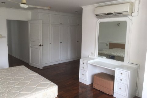 Condominio de 1 dormitorio en Phra Khanong, Bangkok, Tailandia № 143229 - foto 5