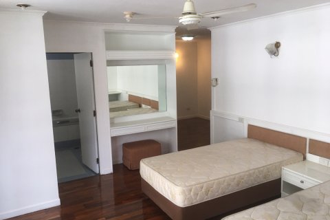 Condominio de 1 dormitorio en Phra Khanong, Bangkok, Tailandia № 143229 - foto 8
