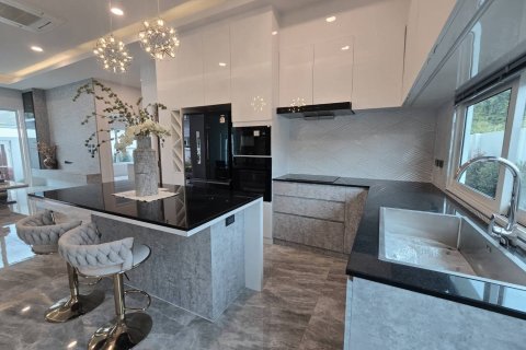 Chalet de 3 dormitorios en Hua Hin, Tailandia № 169836 - foto 9