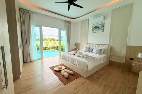 Chalet de 3 dormitorios en Hua Hin, Tailandia № 169832 - foto 12