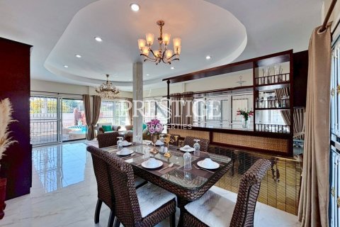 Casa de 3 dormitorios en Pattaya, Tailandia № 202054 - foto 8