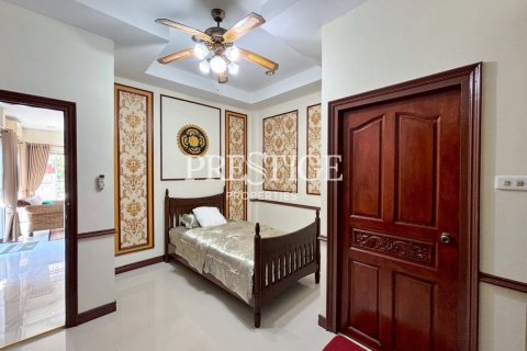 Casa de 3 dormitorios en Pattaya, Tailandia № 202054 - foto 16