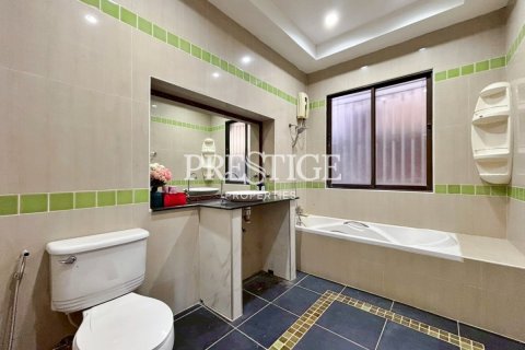 Casa de 3 dormitorios en Pattaya, Tailandia № 202054 - foto 15