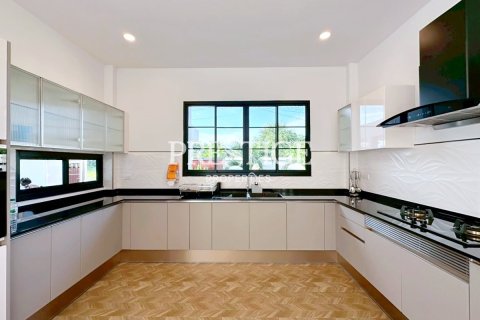 Casa de 3 dormitorios en Pattaya, Tailandia № 202055 - foto 12