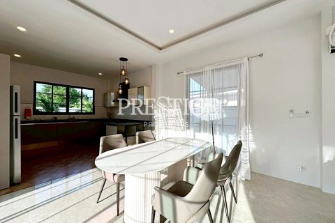 Casa de 3 dormitorios en Pattaya, Tailandia № 202055 - foto 9