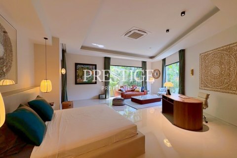 Casa de 4 dormitorios en Pattaya, Tailandia № 202053 - foto 16
