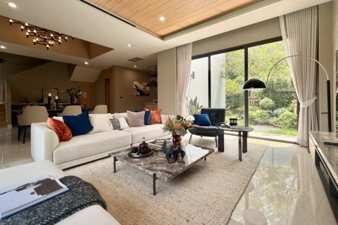 Chalet de 4 dormitorios en Pattaya, Tailandia № 146925 - foto 4