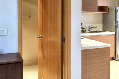 Condominio de 1 dormitorio en Khlong Toei, Bangkok, Tailandia № 146929 - foto 6