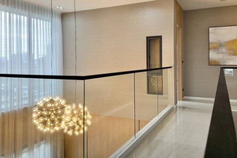 Chalet de 4 dormitorios en Pattaya, Tailandia № 146928 - foto 9