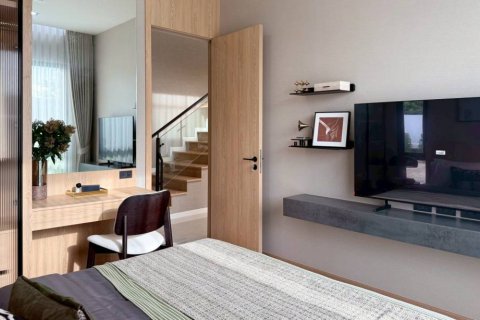 Chalet de 4 dormitorios en Pattaya, Tailandia № 146928 - foto 6