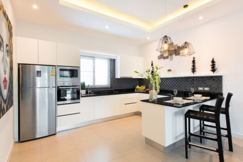 Chalet de 3 dormitorios en Hua Hin, Tailandia № 168573 - foto 16