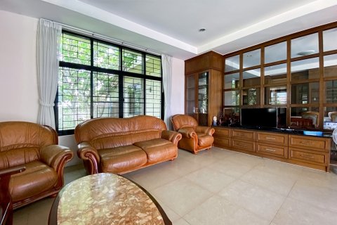 Chalet de 3 dormitorios en Hua Hin, Tailandia № 168574 - foto 11