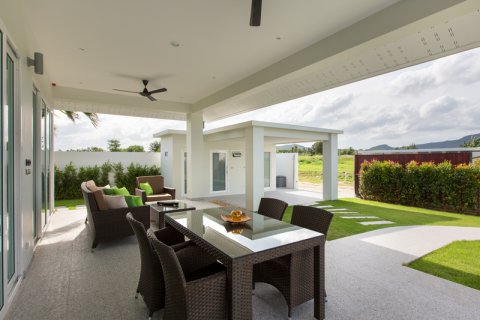 Chalet de 3 dormitorios en Hua Hin, Tailandia № 168571 - foto 8