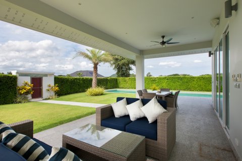 Chalet de 3 dormitorios en Hua Hin, Tailandia № 168571 - foto 3