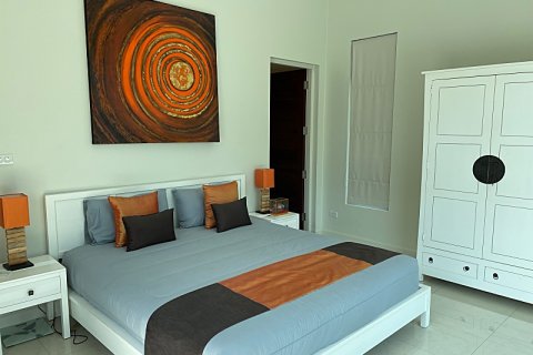 Chalet de 4 dormitorios en Sam Roi Yot, Tailandia № 168569 - foto 17