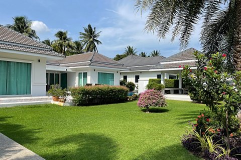 Villa in Sam Roi Yot, Thailand 4 bedrooms № 168569