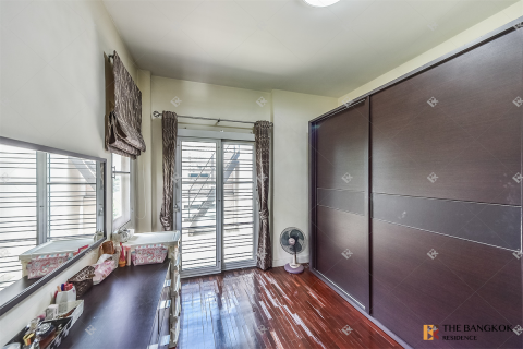 Casa de 4 dormitorios en Bangkok, Tailandia № 189457 - foto 3