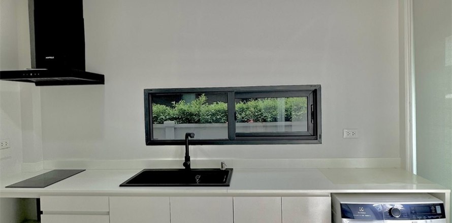 Haus in Bangkok, Thailand 3 Schlafzimmer № 189459